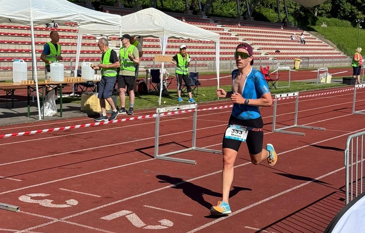 Über 1.000 Teilnehmer beim ELE-Triathlon – Sommerwetter und gute Laune bei den Teilnehmern Marius Lindemann vom SV13 gewinnt über die Kurzdistanz 
