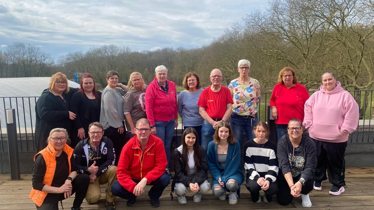 Sicherheit geht vor! Schwimmschule gemeinsam beim Erste-Hilfe Kurs