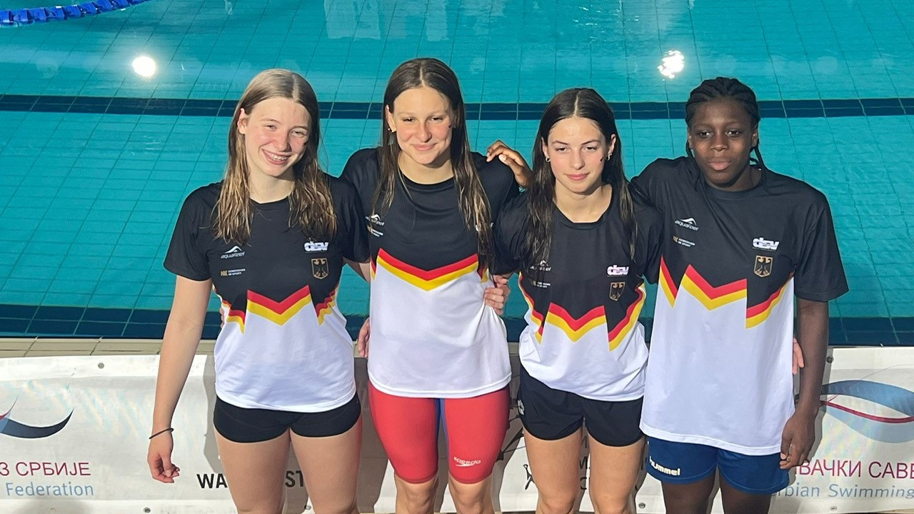 Erfolgreiches Staffelteam - Juliana Buttler (2. v. r.)